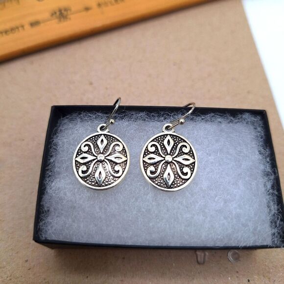 silver Victorian circle earrings Minimalist jewelry - Picture 3 of 5